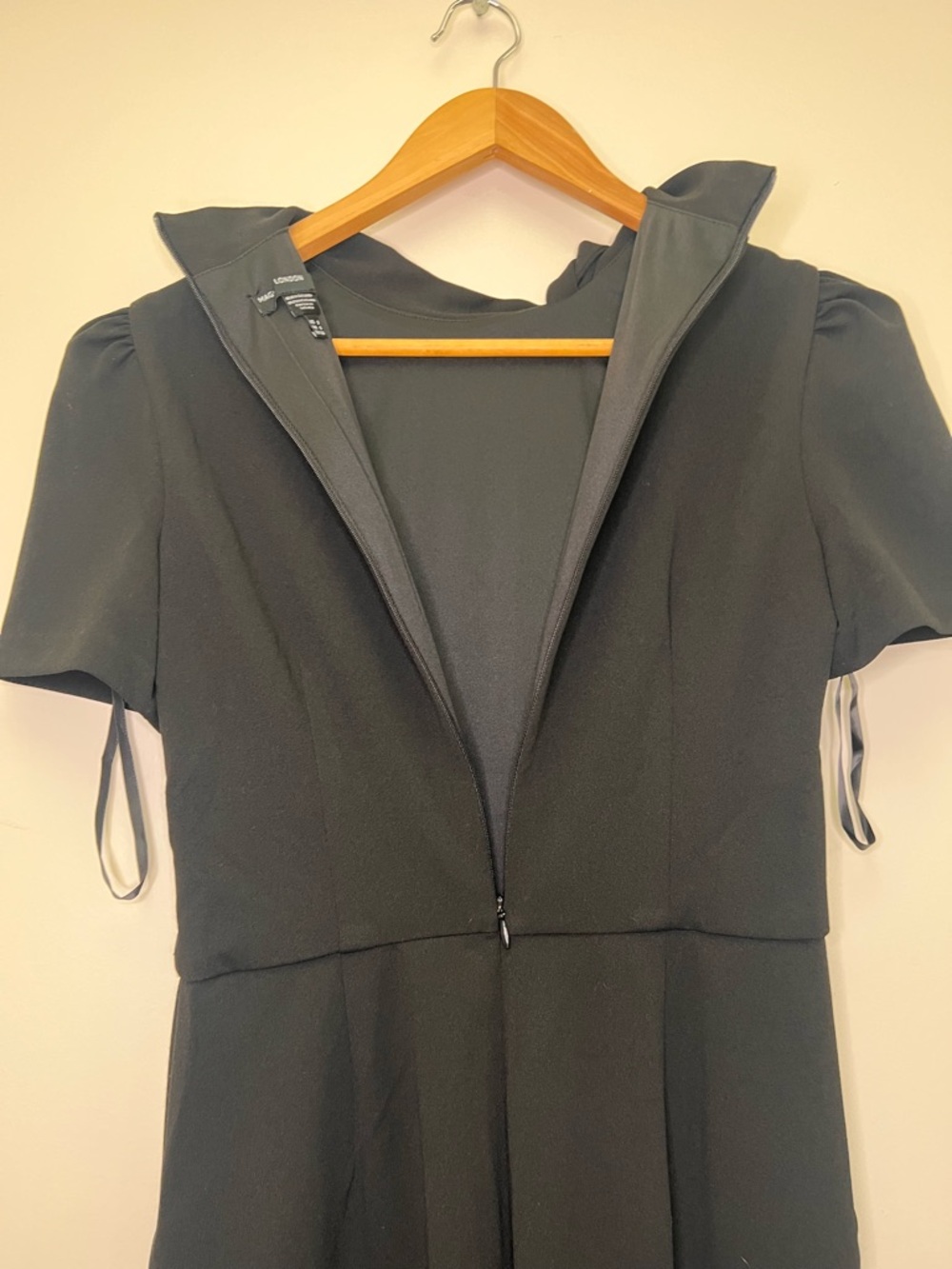 Maggy London Black Jumpsuit Tie Neck Puff Sleeve Wide Leg US 2 - Picture 10 of 13
